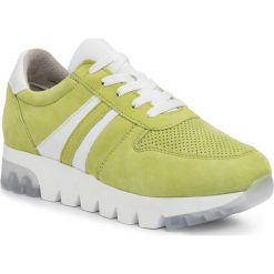 Sneakersy TAMARIS - 1-23749-24 Apple Suede 703. Zielone półbuty damskie Tamaris, bez wzorów, z zamszu, bez obcasa, na płaskiej podeszwie, bez zapięcia. W wyprzedaży za 219,00 zł.