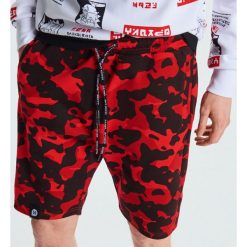 Dresowe szorty moro - Czerwony. Czerwone spodenki i szorty męskie Cropp, s, moro, z dresówki. Za 79,99 zł.