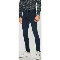 Armani Exchange - Jeansy. Niebieskie jeansy męskie Armani Exchange, m, bez wzorów, z obniżonym stanem. W wyprzedaży za 399,90 zł.