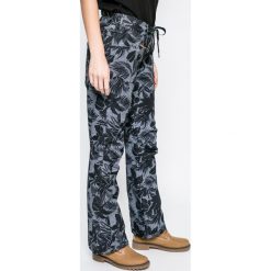 Roxy - Spodnie snowboardowe. Czarne spodnie damskie marki Roxy, xs, z poliesteru. W wyprzedaży za 449,90 zł.