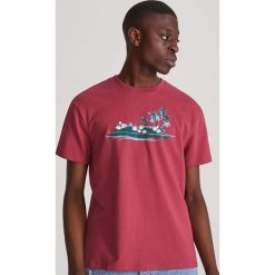T-shirt z nadrukiem - Różowy. Różowe t-shirty damskie Reserved, s, z nadrukiem. W wyprzedaży za 19,99 zł.