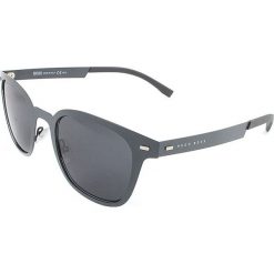 Męskie okulary przeciwsłoneczne w kolorze szarym. Szare okulary przeciwsłoneczne męskie marki Hugo Boss Sunglasses, z tworzywa sztucznego, wakacyjne. W wyprzedaży za 279,95 zł.