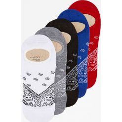 Komplet 5 par niewidocznych skarpetek z motywem bandany. Szare skarpetki męskie Pull&Bear, bez wzorów. Za 49,90 zł.