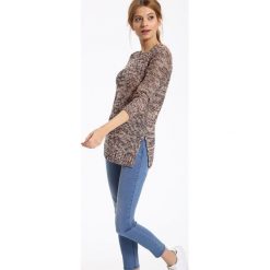 Sweter długi rękaw damski. Różowe swetry damskie Top Secret, na lato, s, bez wzorów, z jeansu, z długim rękawem, długie, bez kaptura. W wyprzedaży za 39,99 zł.