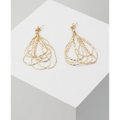 MALAIKARAISS COQUILLE INFINITE LOOP Kolczyki goldcoloured. Żółte kolczyki damskie marki MALAIKARAISS. Za 579,00 zł.