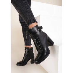 Czarne Botki Nessysha. Czarne botki damskie Renee, bez obcasa, na obcasie, bez zapięcia. Za 139,99 zł.