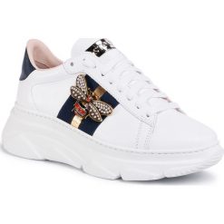 Sneakersy STOKTON - 756-D-SS20-UP Vitello Bianco/Elastico Blu/O. Białe półbuty damskie Stokton, na co dzień, bez wzorów, ze skóry, bez obcasa, na płaskiej podeszwie, bez zapięcia. Za 939,00 zł.