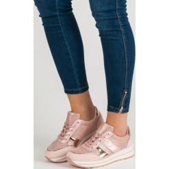 SZNUROWANE OBUWIE SPORTOWE. Czarne buty sportowe damskie SHELOVET, bez wzorów, na sznurówki. Za 89,90 zł.
