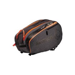 Torba do sportów rakietowych SB130. Czarne torby męskie sportowe ARTENGO, bez wzorów, z poliesteru, sportowe. W wyprzedaży za 59,99 zł.