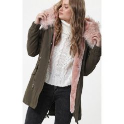 Zielono-Różowa Kurtka Avonmouth. Zielone kurtki damskie Born2be, na zimę, xl, bez wzorów, z futra, długie, bez kaptura. Za 399,99 zł.