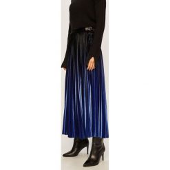 Guess Jeans - Spódnica. Niebieskie spódniczki damskie Guess Jeans, na co dzień, s, z aplikacjami, z elastanu, casualowe, midi, rozkloszowane. Za 599,90 zł.