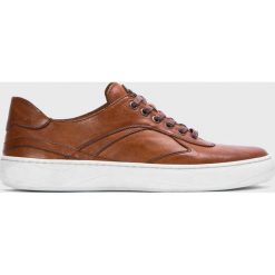 Kazar Studio - Buty skórzane. Pomarańczowe sneakersy męskie Kazar Studio, z okrągłym noskiem, na sznurówki. W wyprzedaży za 299,90 zł.