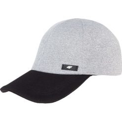 Czapka męska CAM003 - chłodny jasny szar. Szare czapki z daszkiem męskie marki 4f, na lato, w paski, z materiału. Za 39,99 zł.