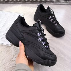 Buty sportowe damskie na grubej podeszwie czarne NEWS - czarny. Czarne buty sportowe damskie NEWS, bez wzorów, sportowe. Za 89,99 zł.