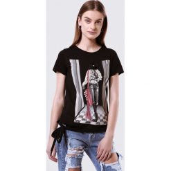 Czarny T-shirt Can You. Czarne bluzki damskie Born2be, s, z nadrukiem, z dzianiny, z okrągłym kołnierzem. Za 59,99 zł.