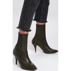 Zielone Botki Cheerfulness. Zielone botki damskie Renee, bez obcasa, na obcasie, bez zapięcia. Za 129,99 zł.