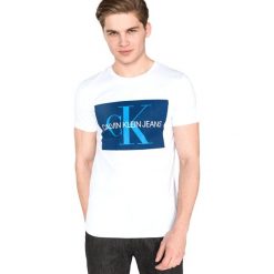 Calvin Klein Koszulka Biały. Białe podkoszulki męskie Calvin Klein, xl, z nadrukiem, z bawełny, z krótkim rękawem. Za 257,95 zł.
