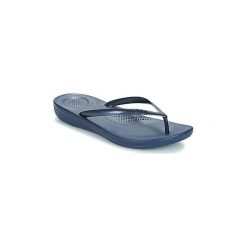 Japonki FitFlop IQUSHION ERGONOMIC FLIP-FLOPS. Niebieskie klapki damskie FitFlop, bez wzorów, bez obcasa. Za 109,00 zł.