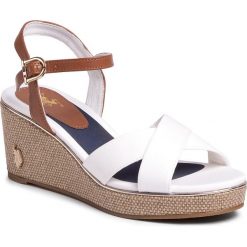 Espadryle U.S. POLO ASSN. - Madelyn AGATA4088S0/CY1 Whi/Cuo. Białe espadryle damskie U.S. Polo Assn., bez wzorów, ze skóry ekologicznej, bez obcasa. W wyprzedaży za 239,00 zł.