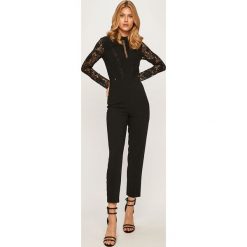 Guess Jeans - Kombinezon. Czarne kombinezony damskie Guess Jeans, z aplikacjami, z bawełny, z okrągłym kołnierzem, z długim rękawem, długie. W wyprzedaży za 479,90 zł.