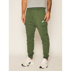 Spodnie dresowe NIKE Sportswear Club Fleece CD3129. Szare jeansy męskie Nike, s, bez wzorów. Za 219,00 zł.