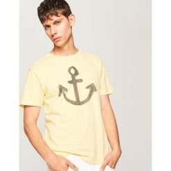 T-shirty męskie: T-shirt z marynistycznym motywem – Żółty
