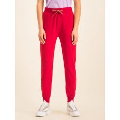 Spodnie dresowe Guess O01Q05 VI00E. Czarne spodnie damskie Guess, s, z dresówki. W wyprzedaży za 149,00 zł.