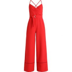 Ted Baker LISSA STRAPPY WRAP FRONT JUMPSUIT Kombinezon red. Czerwone kombinezony damskie marki Ted Baker, z elastanu. Za 949,00 zł.