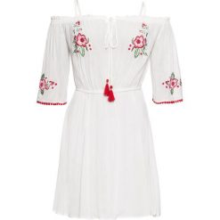 Sukienka "cold-shoulder" z haftem bonprix biel wełny. Białe sukienki damskie bonprix, na lato, z haftami, z wiskozy, bez kołnierzyka, bez rękawów. Za 49,99 zł.