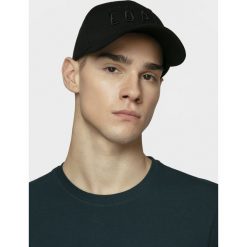 Czapka z daszkiem męska. Czapki męskie w paski, z bawełny. W wyprzedaży za 24,99 zł.