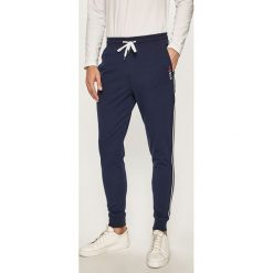Izod - Spodnie. Niebieskie spodnie męskie IZOD, na co dzień, s, bez wzorów, z elastanu, casualowe. W wyprzedaży za 139,90 zł.