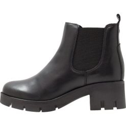 Zign Ankle boot black. Czarne botki damskie marki Zign, ze skóry, bez obcasa, bez zapięcia. Za 389,00 zł.
