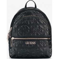 Guess Manhattan Plecak Czarny. Czarne plecaki damskie Guess, w paski, z poliesteru. Za 592,95 zł.