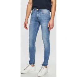 Tommy Hilfiger - Jeansy Layton. Niebieskie jeansy męskie TOMMY HILFIGER, bez wzorów. W wyprzedaży za 429,90 zł.
