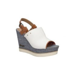 Sandały Wrangler Sandały na koturnie Kelly Indygo WL171683. Szare koturny damskie Wrangler, bez obcasa, na koturnie, bez zapięcia. Za 208,99 zł.