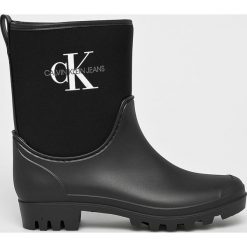 Calvin Klein Jeans - Kalosze . Czarne kalosze damskie Calvin Klein Jeans, bez wzorów, z jeansu. W wyprzedaży za 289,90 zł.