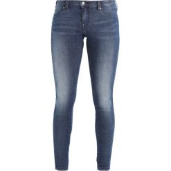 Dr.Denim Petite KISSY LOW RISE SKINNY Jeans Skinny Fit blue denim. Niebieskie jeansy damskie relaxed fit marki Dr.Denim Petite, z bawełny. W wyprzedaży za 199,20 zł.
