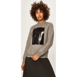 Calvin Klein Jeans - Bluza. Szare bluzy damskie Calvin Klein Jeans, s, z aplikacjami, z poliesteru, bez rękawów, bez kaptura. W wyprzedaży za 359,90 zł.