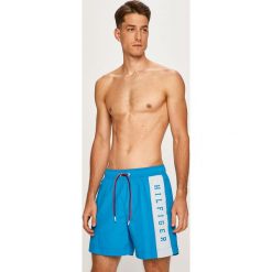 Tommy Hilfiger - Kąpielówki. Niebieskie kąpielówki męskie TOMMY HILFIGER, s, z nadrukiem. W wyprzedaży za 179,90 zł.