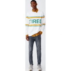 Szare jeansy skinny fit z efektem zużycia. Szare jeansy męskie marki Pull&Bear, m, bez wzorów. Za 109,00 zł.