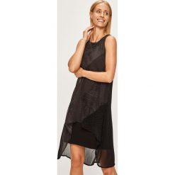 Desigual - Sukienka. Czarne sukienki damskie Desigual, na co dzień, z nadrukiem, z elastanu, z okrągłym kołnierzem, bez rękawów, mini, proste. W wyprzedaży za 199,90 zł.