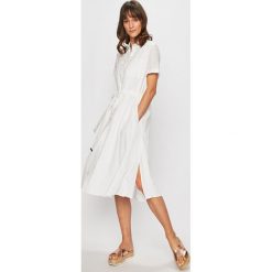 Tommy Hilfiger - Sukienka. Czerwone sukienki damskie TOMMY HILFIGER, na co dzień, m, bez wzorów, z poliesteru, casualowe, z okrągłym kołnierzem, z krótkim rękawem, krótkie, mini, rozkloszowane. Za 749,90 zł.