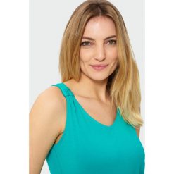 Top bez rękawów. Różowe bluzki damskie Greenpoint, bez wzorów, z elastanu, bez kołnierzyka, bez rękawów. Za 39,99 zł.