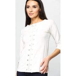 Kremowa Bluzka Lower And Lower. Niebieskie bluzki na imprezę marki Born2be, m. Za 39,99 zł.