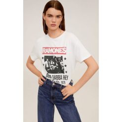 Mango - T-shirt Ramones. Białe topy damskie Mango, s, z nadrukiem, z bawełny, z okrągłym kołnierzem. Za 69,90 zł.