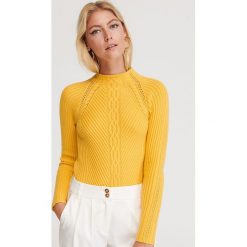 Sweter ze stójką - Żółty. Żółte swetry damskie Reserved, s, bez wzorów, bez rękawów, bez kaptura. Za 99,99 zł.