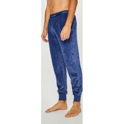 Calvin Klein Underwear - Spodnie piżamowe. Niebieskie piżamy męskie marki Calvin Klein Underwear, xl, z elastanu. W wyprzedaży za 239,90 zł.