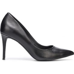 Steve Madden Lillie Czółenka Czarny. Czarne czółenka damskie Steve Madden, bez wzorów, ze skóry, bez obcasa. Za 395,95 zł.