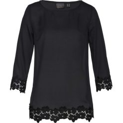 Tunika satynowa bonprix czarny. Czarne tuniki damskie marki bonprix, z haftami, z satyny, bez kołnierzyka, bez rękawów. Za 54,99 zł.