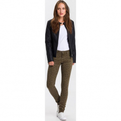 Dżinsy "Alan" - Skinny fit - w kolorze oliwkowym. Brązowe rurki damskie marki Cross Jeans, z aplikacjami. W wyprzedaży za 127,95 zł.